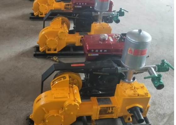 Échange de la pompe de boue de perçage de Triplex BW 160 avec le moteur diesel