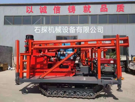 Sol examinant la perceuse montée sur des rails autopropulsée Rig Machine